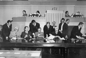 Image of the signing of the Geneva conventions